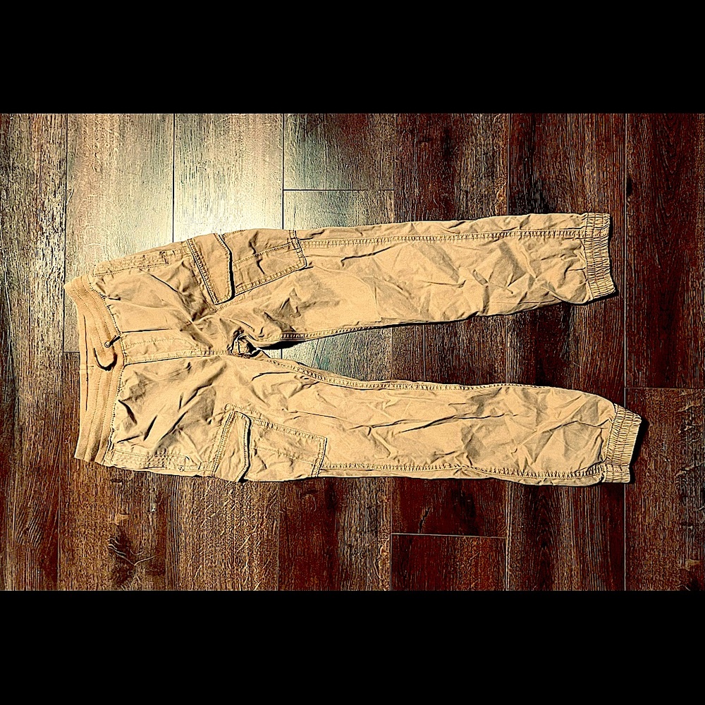 3/30$ Gap khaki cargo joggers